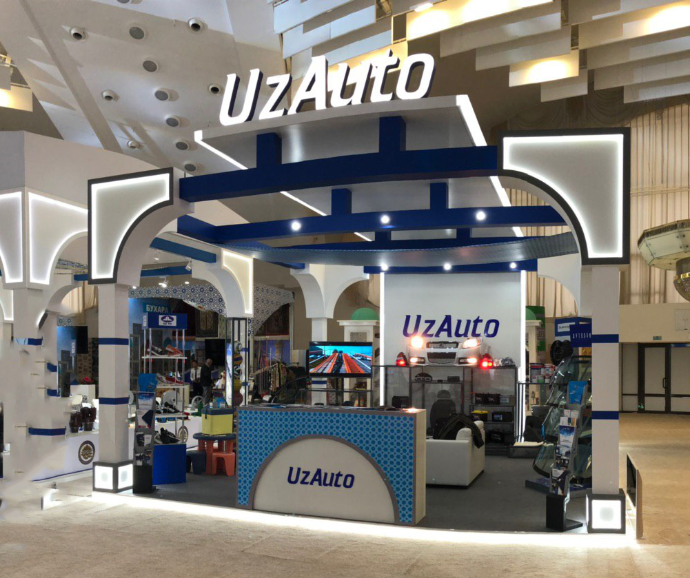 Узбекистан представил легковые авто и грузовую технику на выставке в Минске