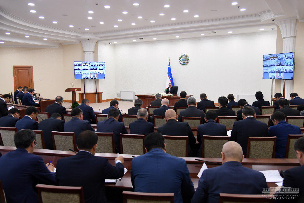 Шавкат Мирзиёев провел первое видеоселекторное совещание после выхода из отпуска