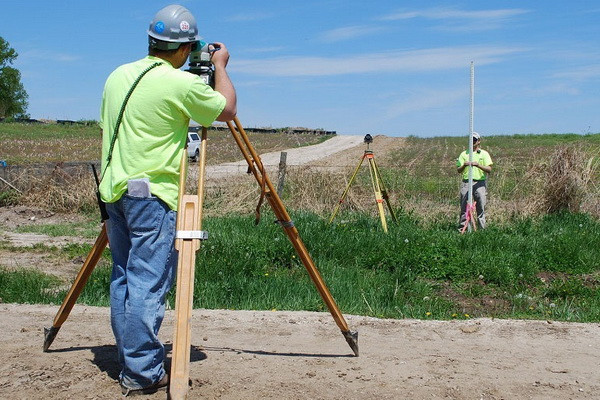 Шавкат Мирзиёев подписал закон о приватизации земельных участков
