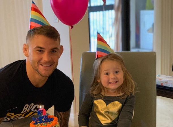 Дастин Порье пообещал дочери отобрать пояс чемпиона у Нурмагомедова