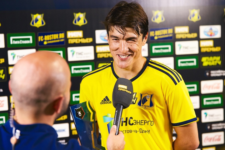 Узбекского футболиста признали лучшим игроком РПЛ