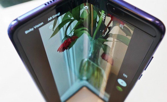 Samsung разрабатывает смартфон складывающийся в квадрат