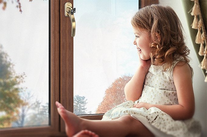 IMZO запускает акцию «Безопасное детство» и дарит оконные ручки с замком Fab&Fix