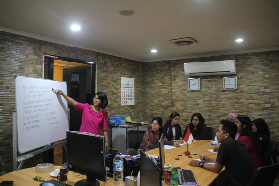 Узбекский язык захотели изучать в Индонезии