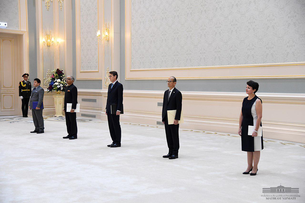 Президент принял верительные грамоты послов иностранных государств