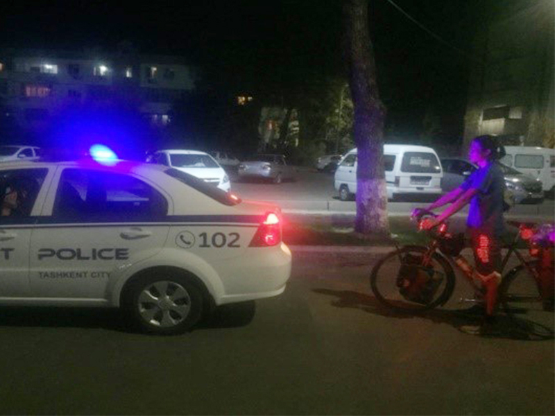Турполиция Ташкента помогла путешественнику из Китая не остаться на улице