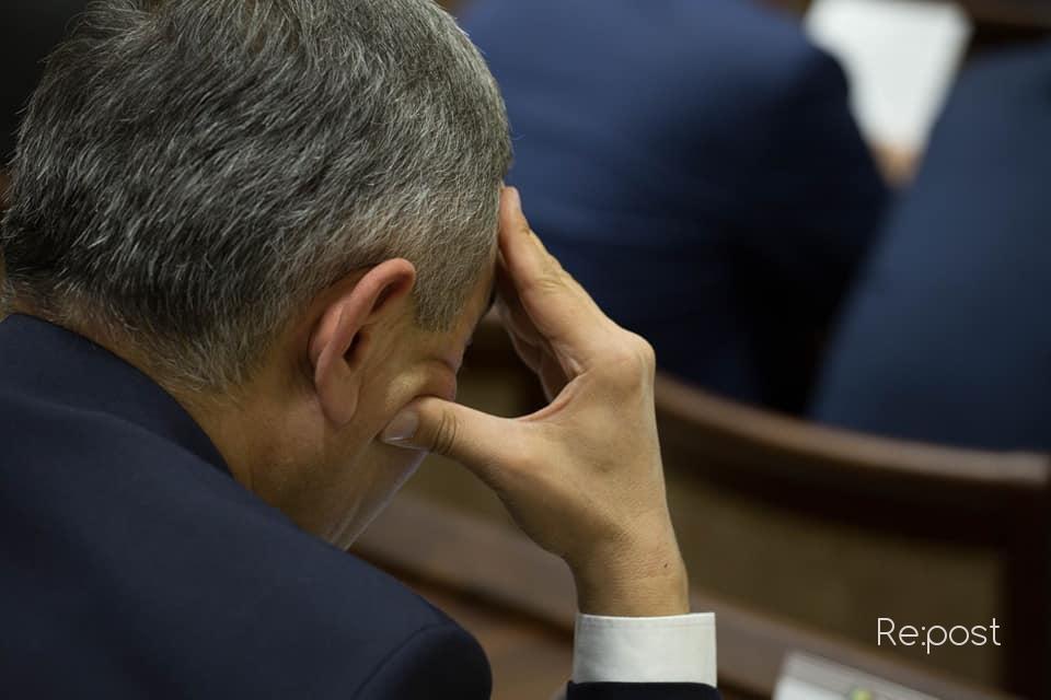 Reuters: «yзбекские чиновники спят на работе и теряют сознание из-за загруженности»