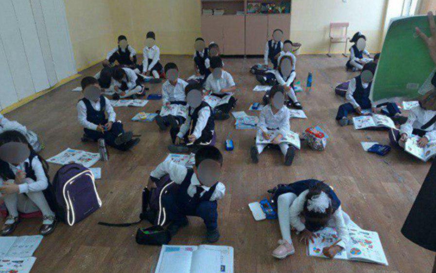 В МНО объяснились за отсутствие парт у школьников Ферганы