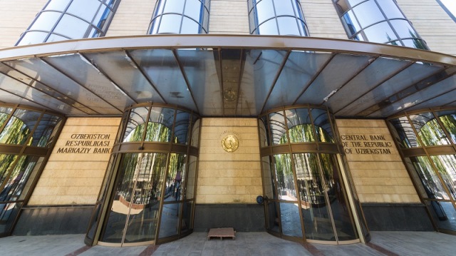 Центробанк будет штрафовать за задержку зарплат и переводов