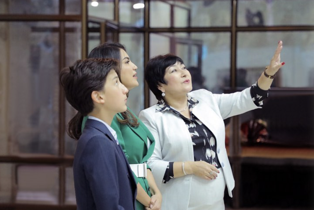 Картины сына Саиды Мирзиёевой не принимали участия на выставке «Онаизор» Акмаля Нура 