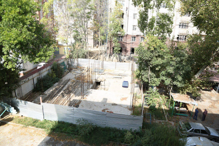 Прокуратура подала иск на застройщика, самовольно снесшего  детскую площадку в Мирабадском районе