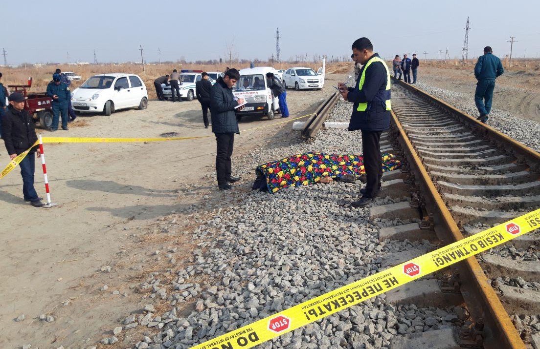 В Бухарской области поезд переехал мужчину