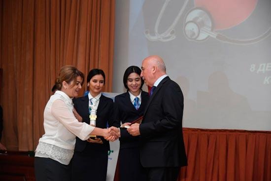 В Ташкенте наградили врача года