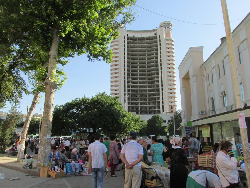 ГНК предложил запретить торговлю в подземках, на дорогах и стоянках 