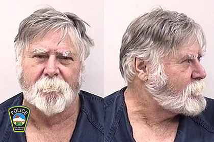 Мужчина ограбил банк и разбросал деньги на улице с криками «С Рождеством!»