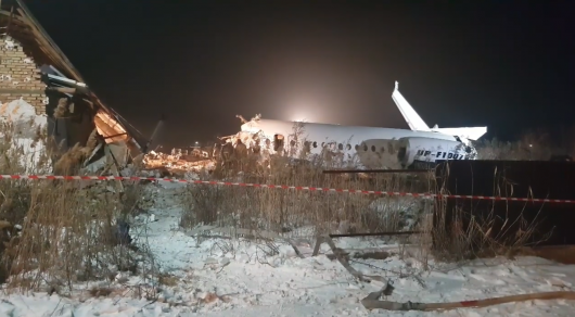 Опубликовано видео момента крушения самолета Bek Air в Алматы