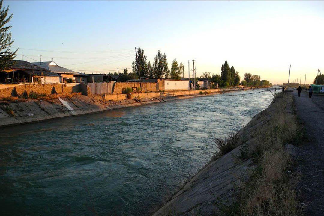 В Хорезме парень спас девушку от суицида: молодая невестка поссорилась с новой семьёй и решила утопить себя
