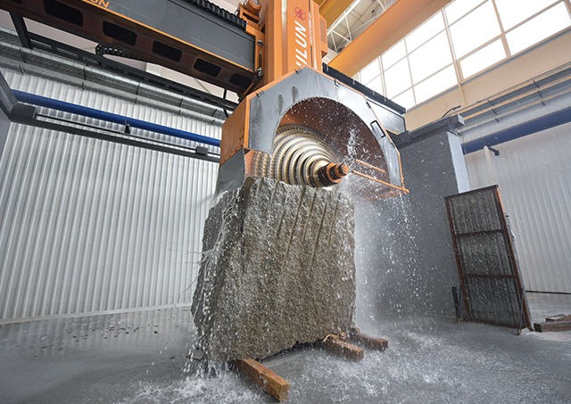 В Узбекистане открылся самый крупный гранитный завод      