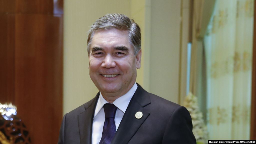 СМИ: Туркменистанских чиновников обязали  красить волосы в седину