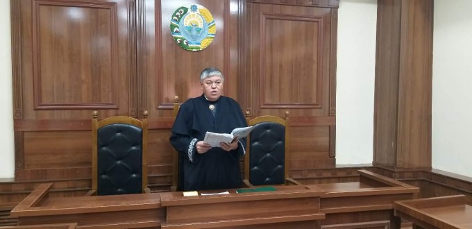 Узбекский судья впервые переоделся в мантию