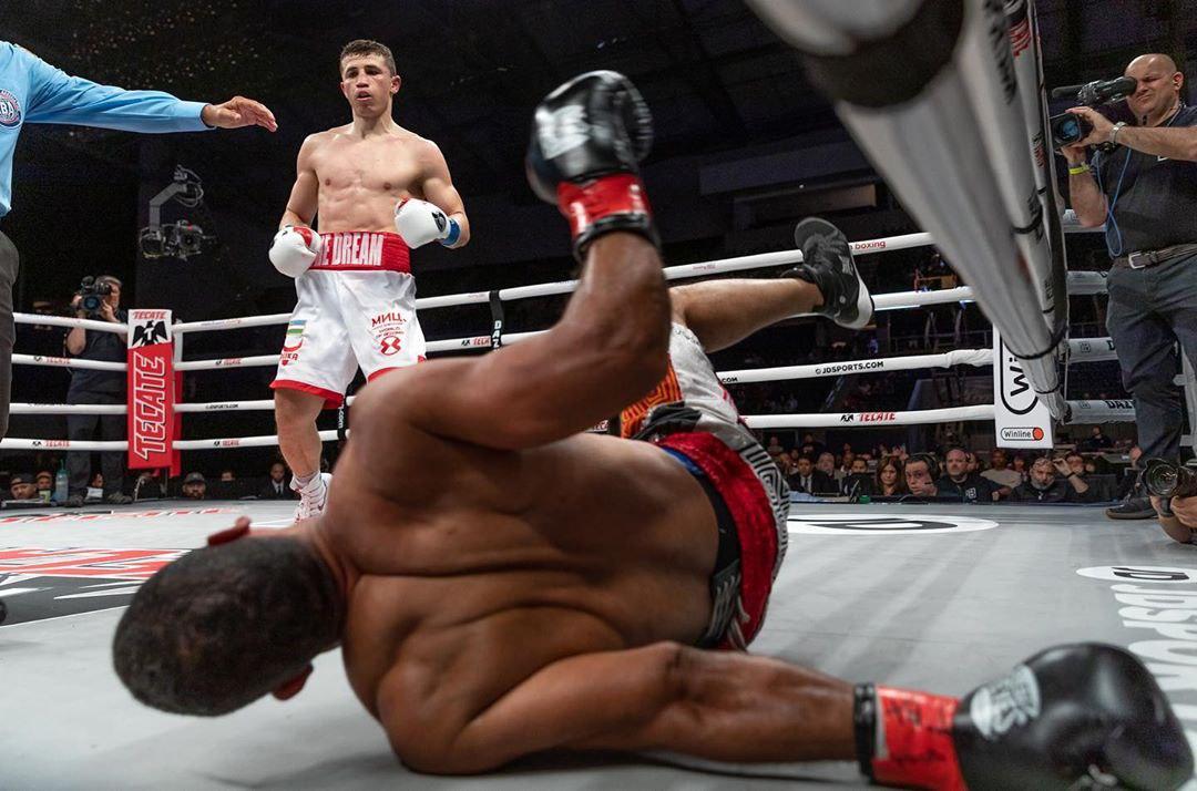 Исраил Мадримов нокаутировал венесуэльца Чарли Наварро