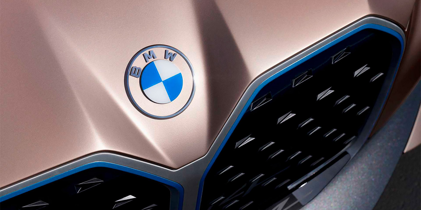 BMW сменила логотип впервые за 23 года