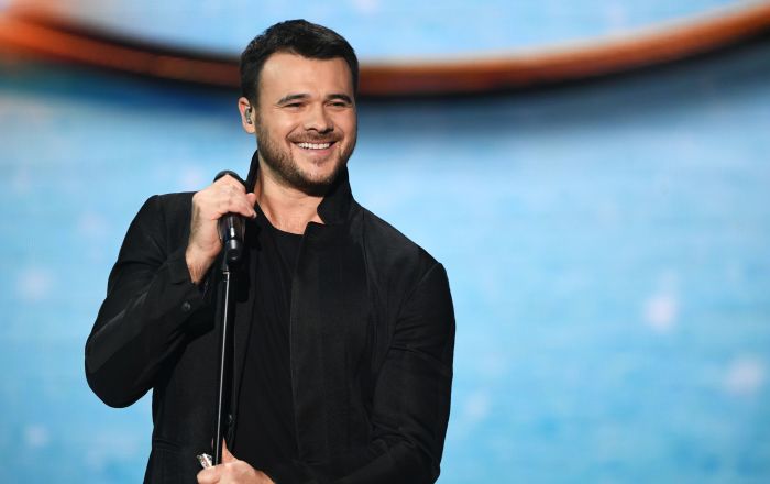 Выступивший в Ташкенте Эмин поздравил женщин с 8 марта и поблагодарил за душевный приём