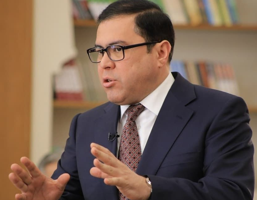 Кудратходжаев запретил в Университете журналистики любые формы «тактильной коммуникации»