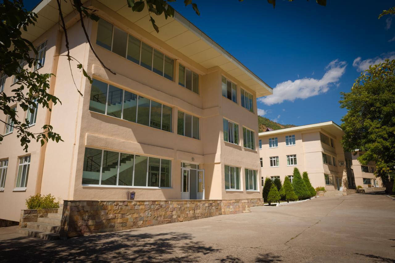 Хоким Ташкентской области пообещал обеспечить едой и всем необходимым людей находящихся в карантине в «Соколе»