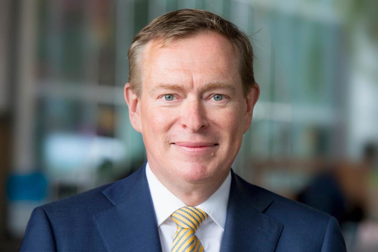 Министр здравоохранения Нидерландов упал в обморок, обсуждая ситуацию с коронавирусом