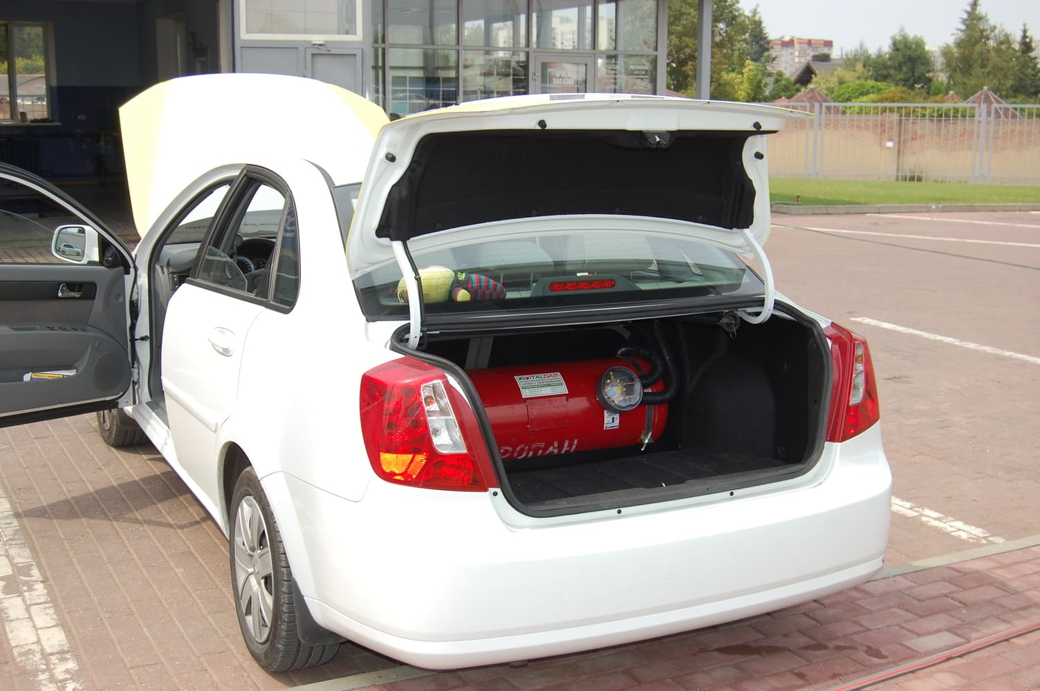 UzAuto Motors попросила не экономить на установке газовых баллонов