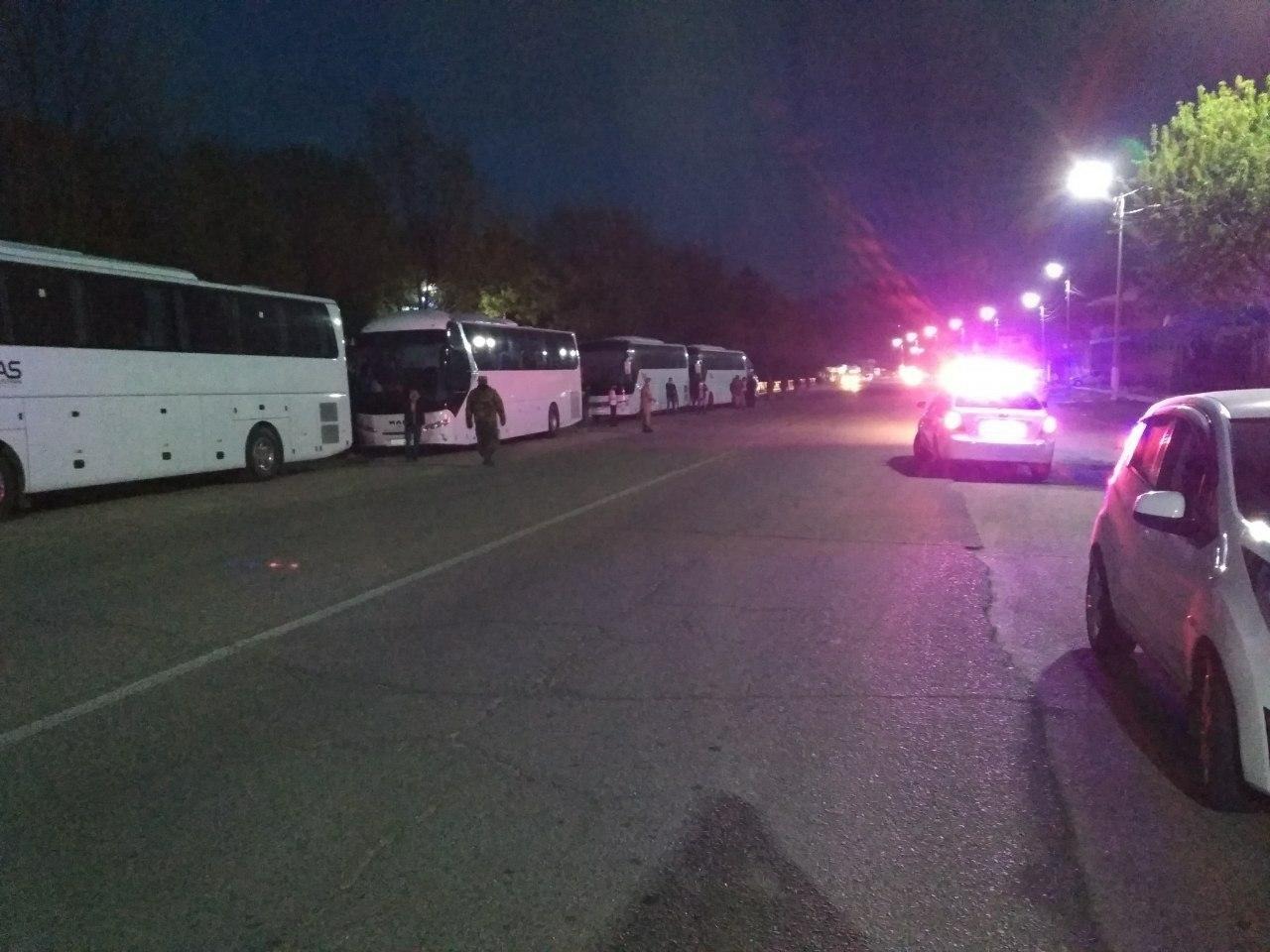 Первые 212 узбекистанцев выписаны из карантина и отправлены домой