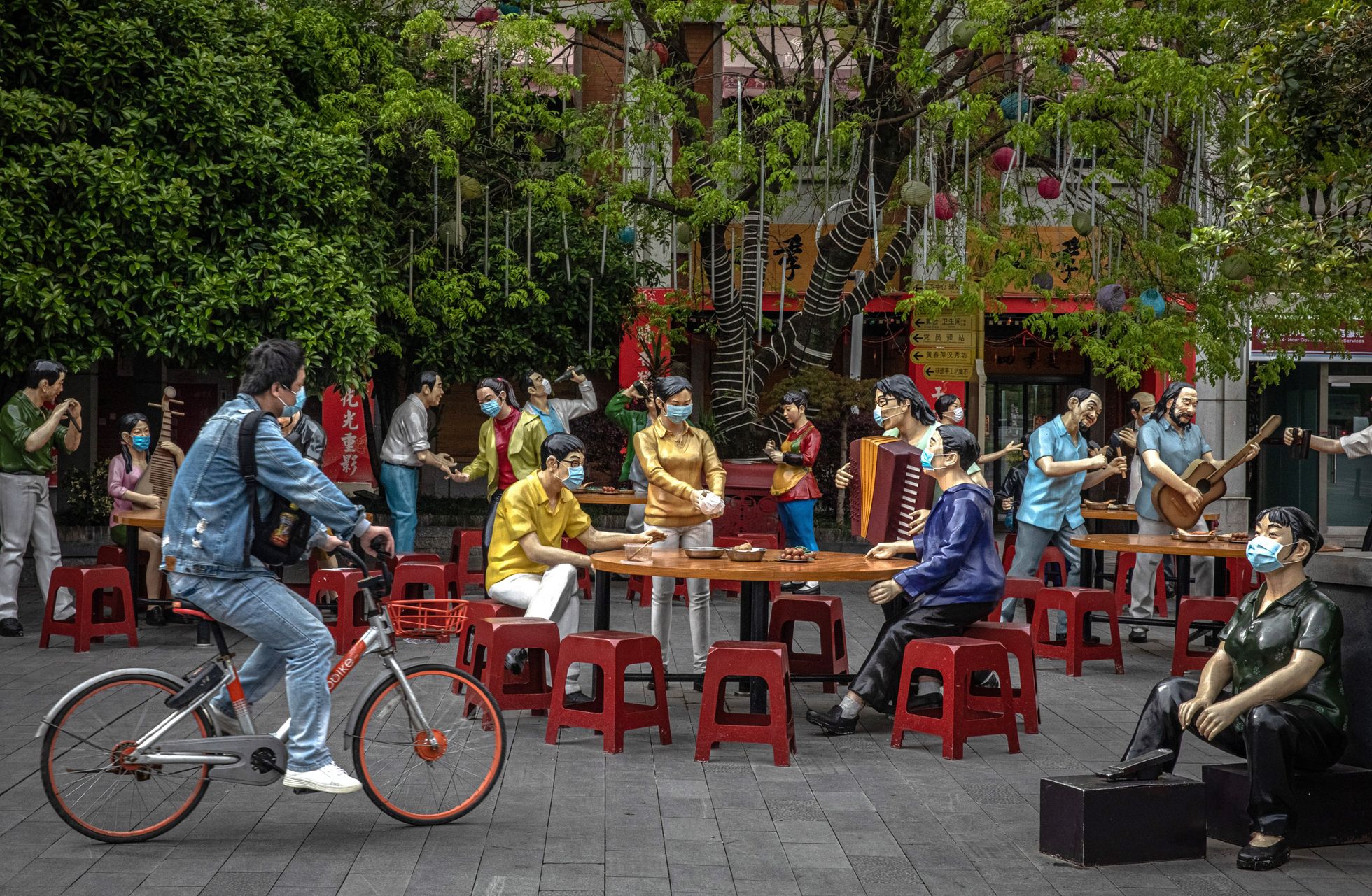 В Ухани сняли действовавший два месяца карантин