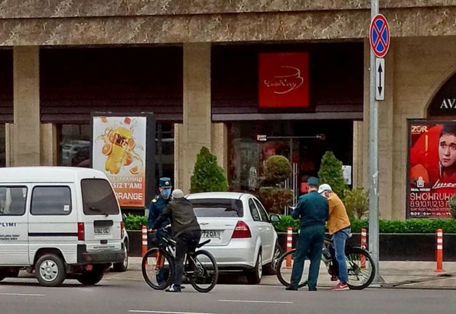 Узбекистанцев обязали ходить с паспортами во время карантина