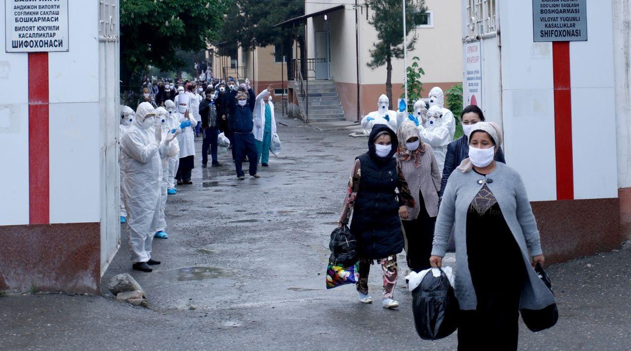 За оскорбление переболевшего коронавирусом в Узбекистане ввели денежный штраф