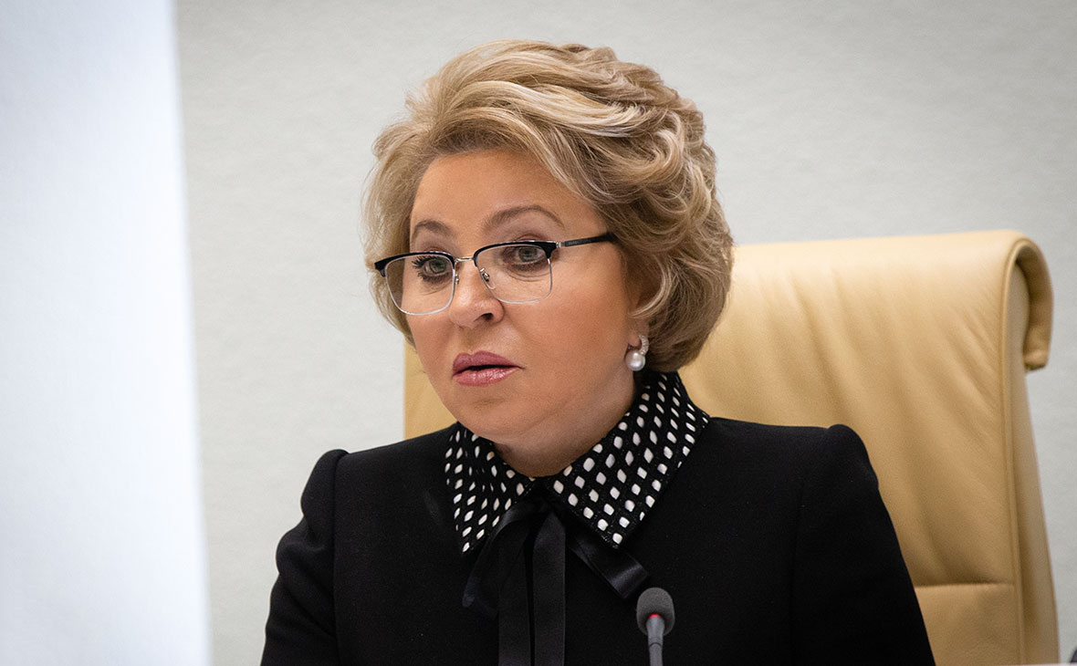 Матвиенко посоветовала россиянам не планировать зарубежные поездки в этом году