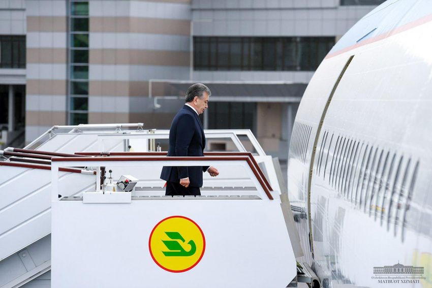 Президент вылетел в Бухару, чтобы ознакомиться с последствиями сильного ветра