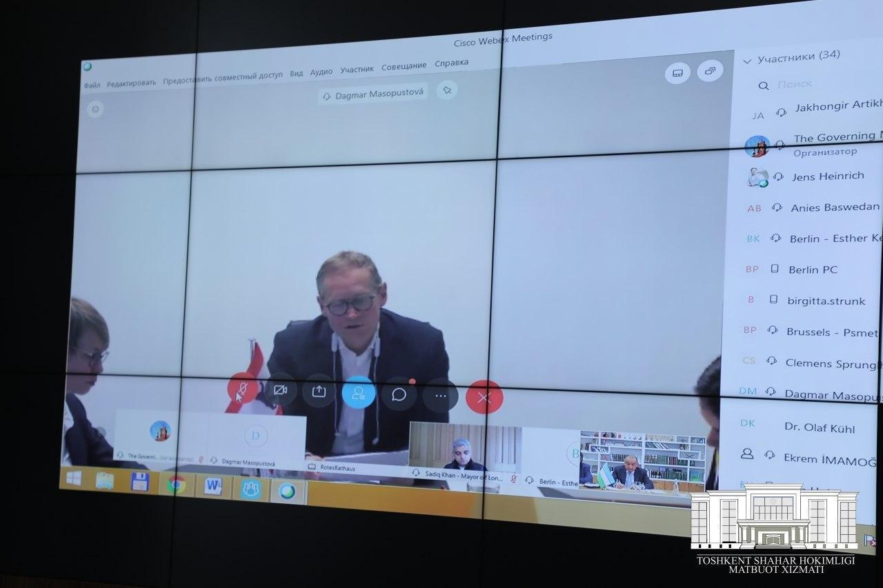 Мэры нескольких столиц провели видеоконференцию