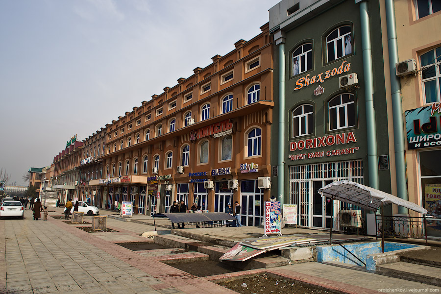 В Андижане парикмахерские, гостиницы и такси возобновили работу