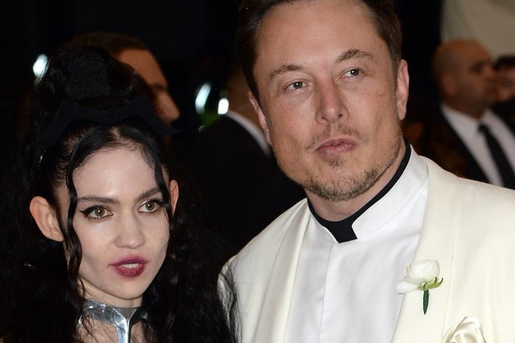 Певица Граймс назвала ребенка Маска X Æ A-12