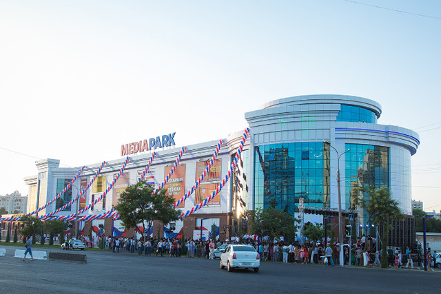 Двум категориям областей разрешено возобновить деятельность торговых центров, салонов красоты и такси