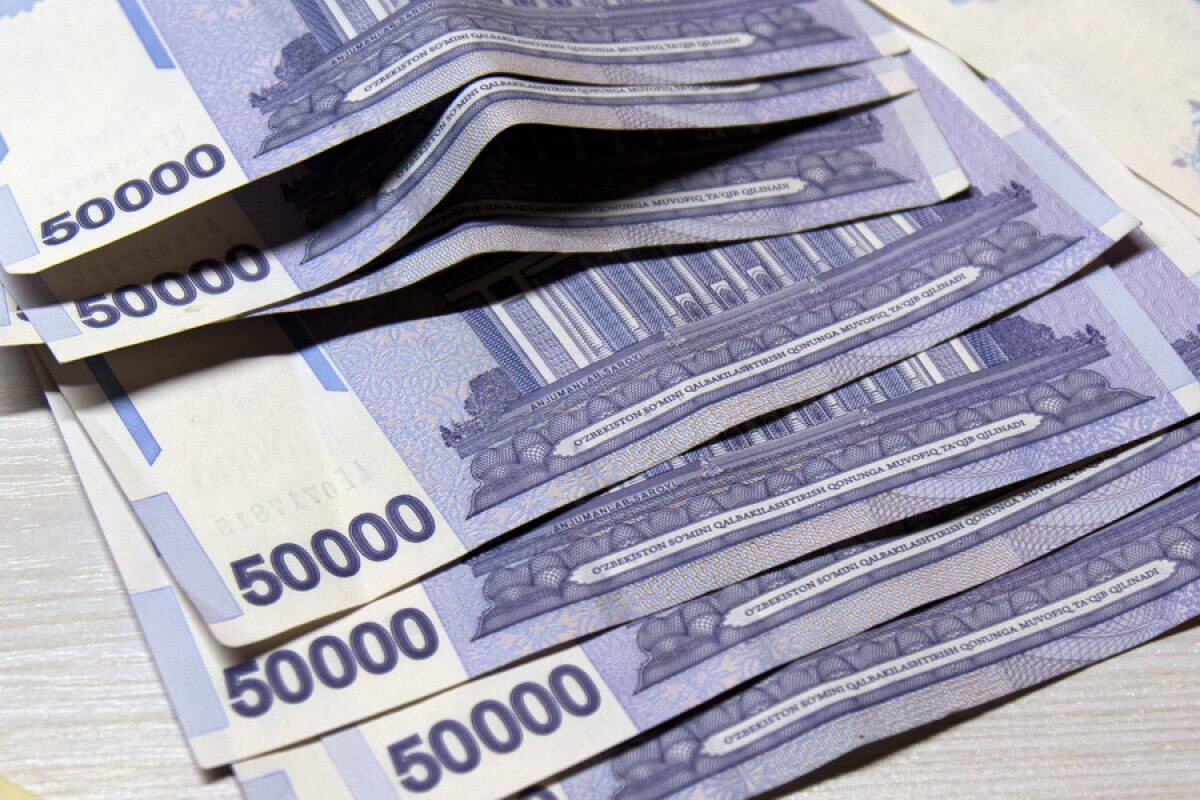 В Узбекистане на период карантина снизились поступления наличных денег в банки 