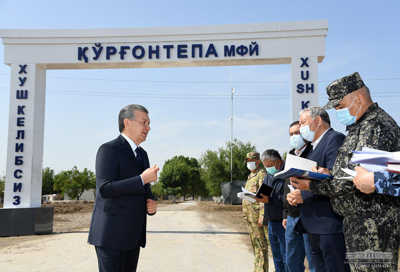 Шавкат Мирзиёев прибыл в Сырдарьинскую область и заложил камень строительства нового массива
