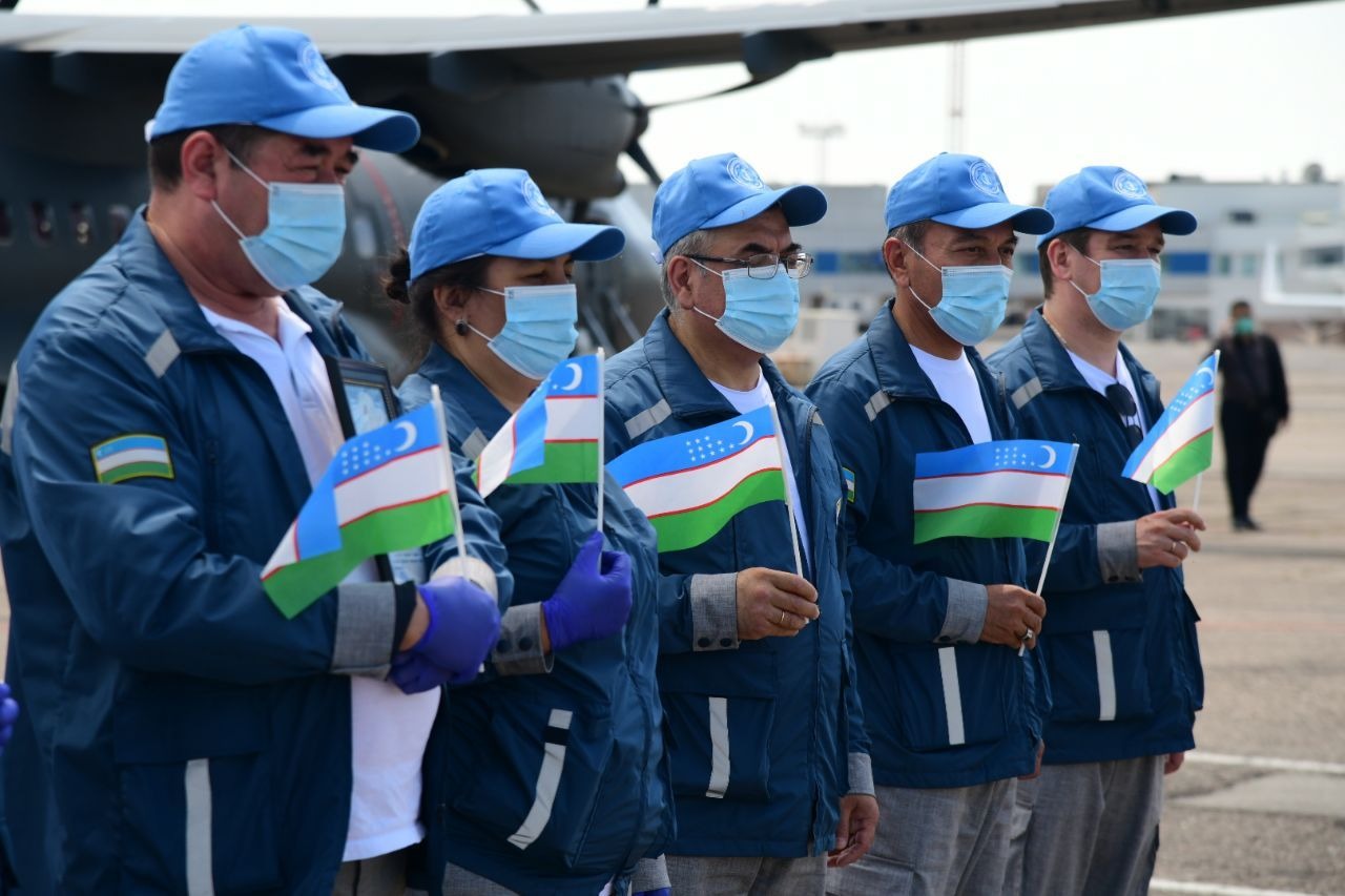 Из Таджикистана вернулись узбекские врачи, помогавшие в лечении больных коронавирусом