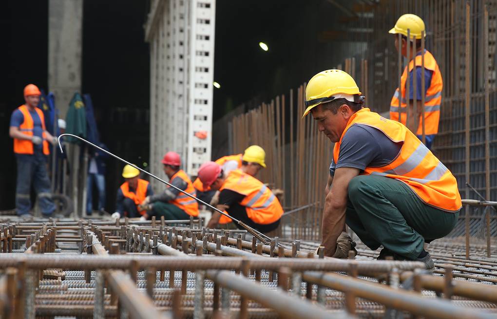 В России продлили трудовые патенты мигрантам