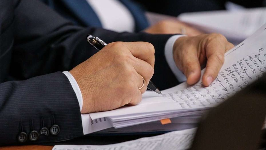 Госслужащих могут обязать декларировать доходы и сообщать о конфликте интересов