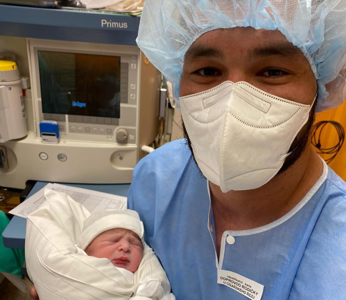 Махмуд Мурадов стал отцом и показал трогательное фото