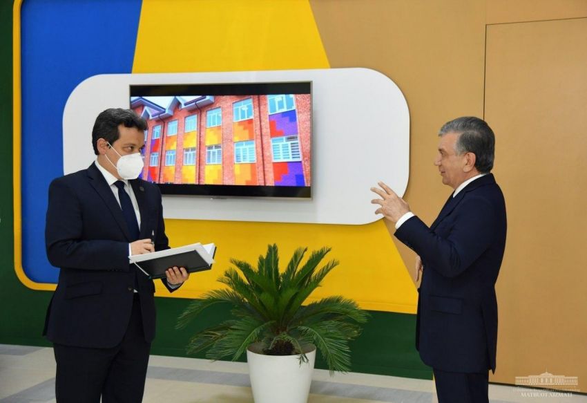 Шавкат Мирзиёев раскритиковал уровень школьных учебников