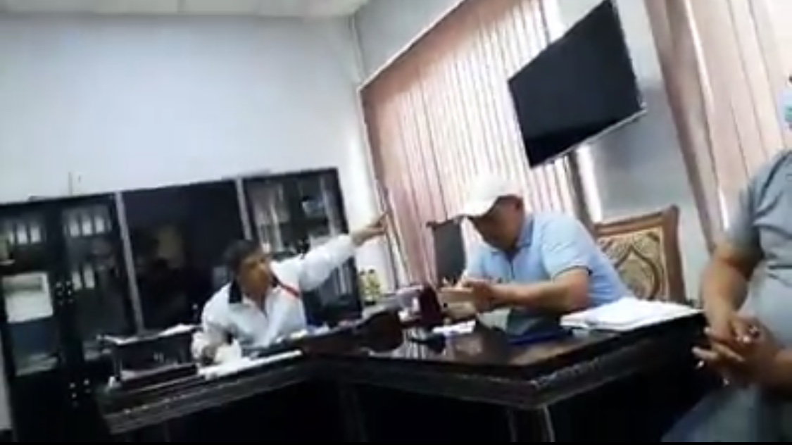  «Вы для меня, как грязь под ногтями», — глава управления агентства сан-эпидем по Ташобласти обматерил своих сотрудников