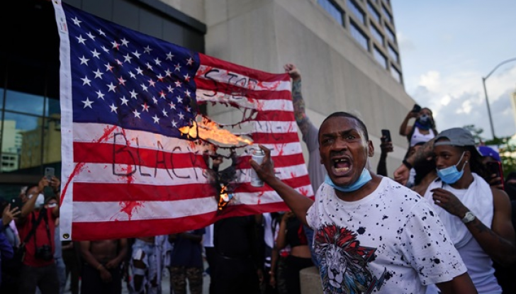 Названа причина смерти афроамериканца после полицейского произвола в США